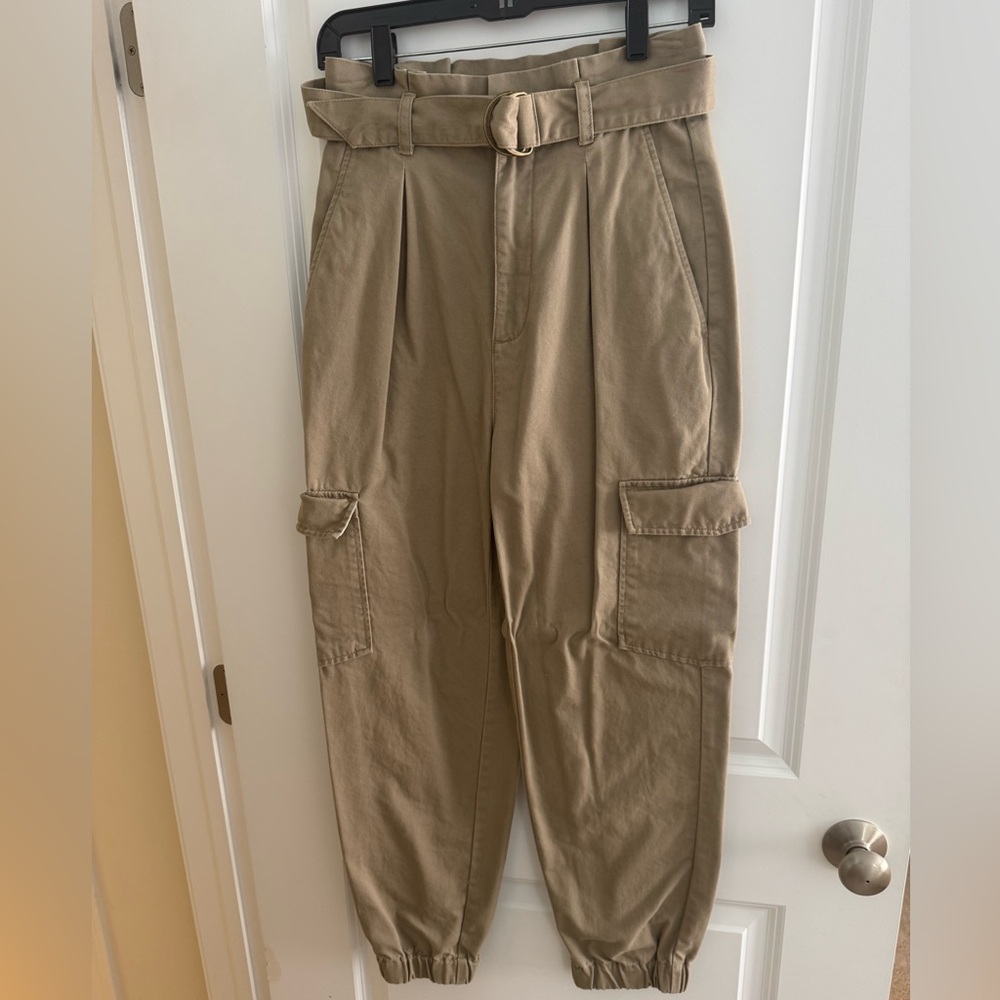 Aritzia Sunday Best Women’s Khaki Cargo Pants - Jogger Style Size 4